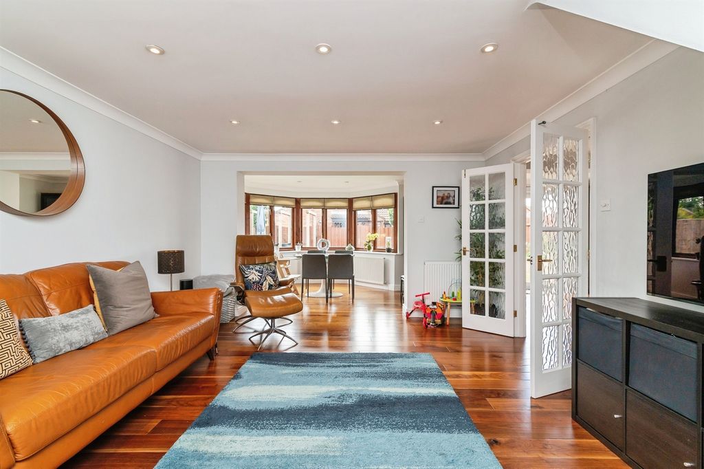 Property photo 3 of 19