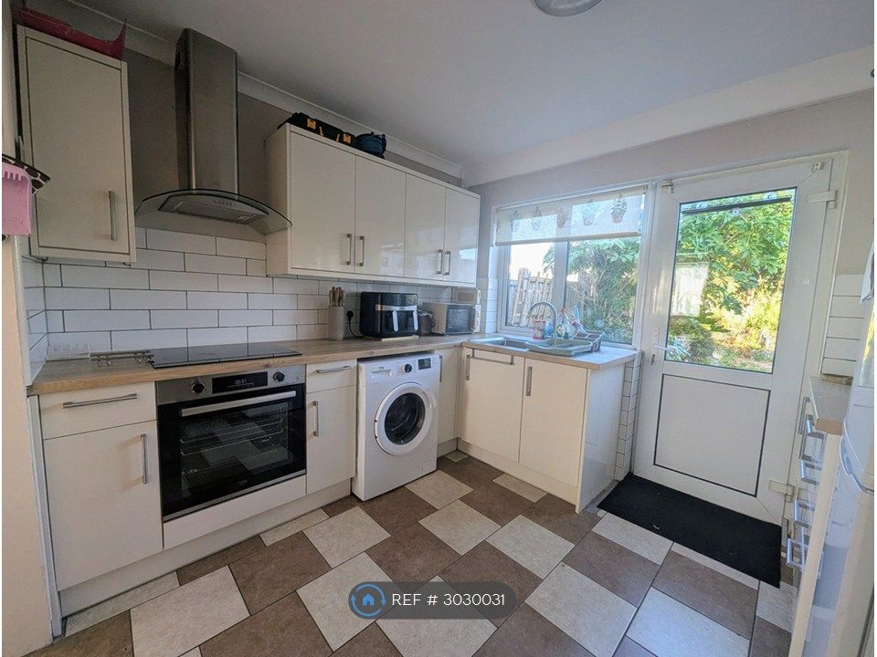 Property photo 3 of 13 Kitchen