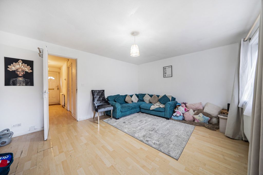 Property photo 2 of 20 1410132-7-698B31c...