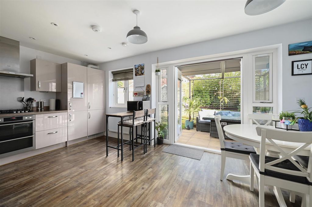 Property photo 3 of 15 Kitchen/Dining Room