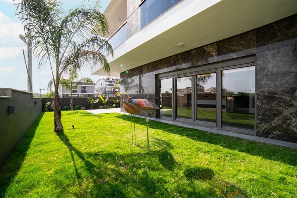 Property photo 2 of 14 Sensational Antalya Property For Sale In Muratpasa - Private Garden And Pool