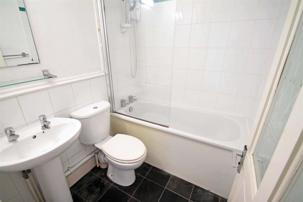 Property photo 2 of 6 Bathroom.Jpg