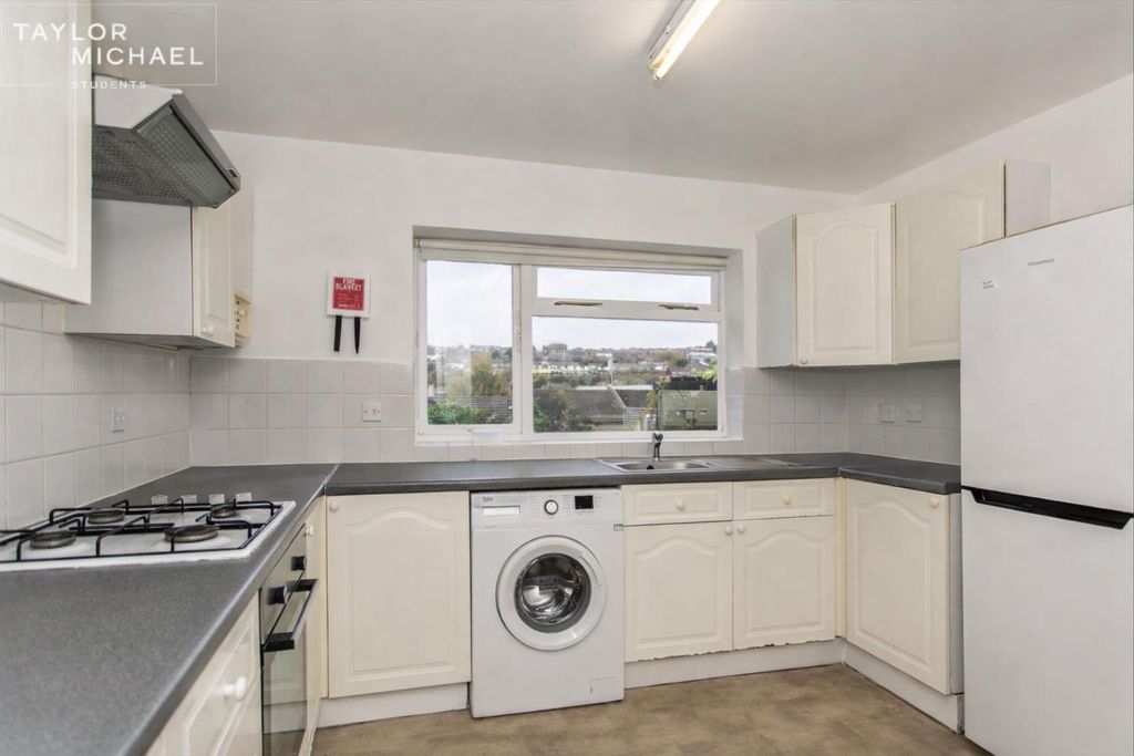 Property photo 2 of 15 Kitchen