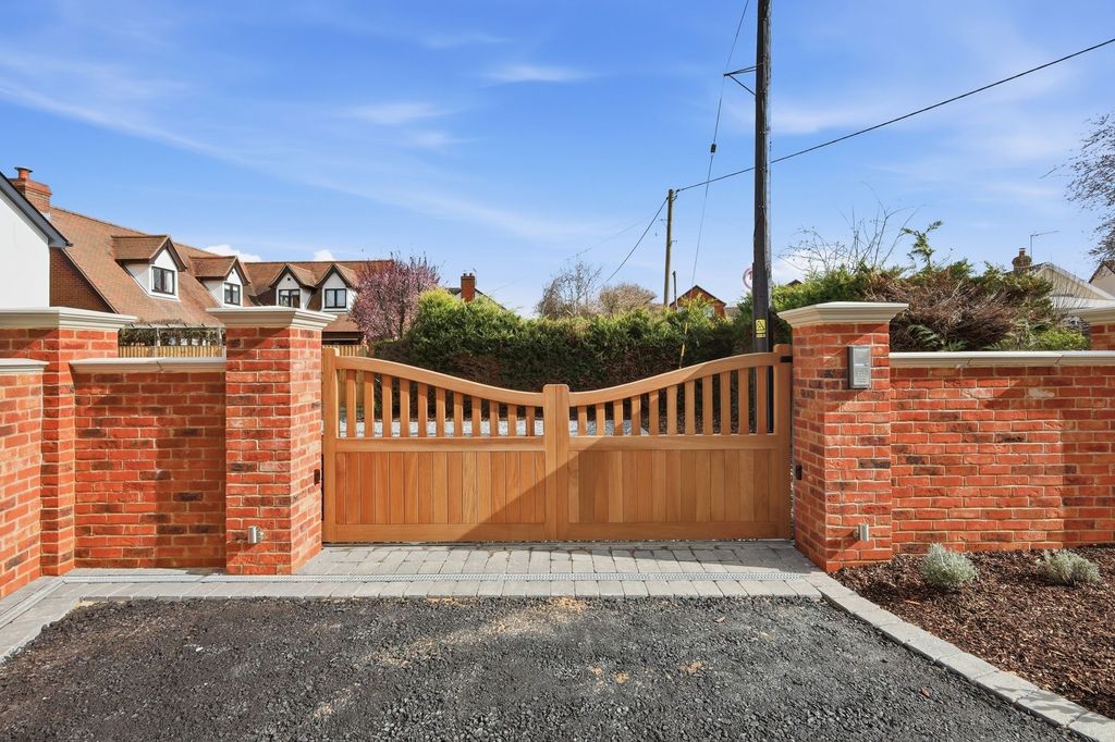 Property photo 3 of 27