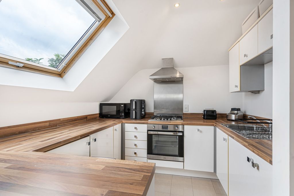 Property photo 3 of 12 Kitchen