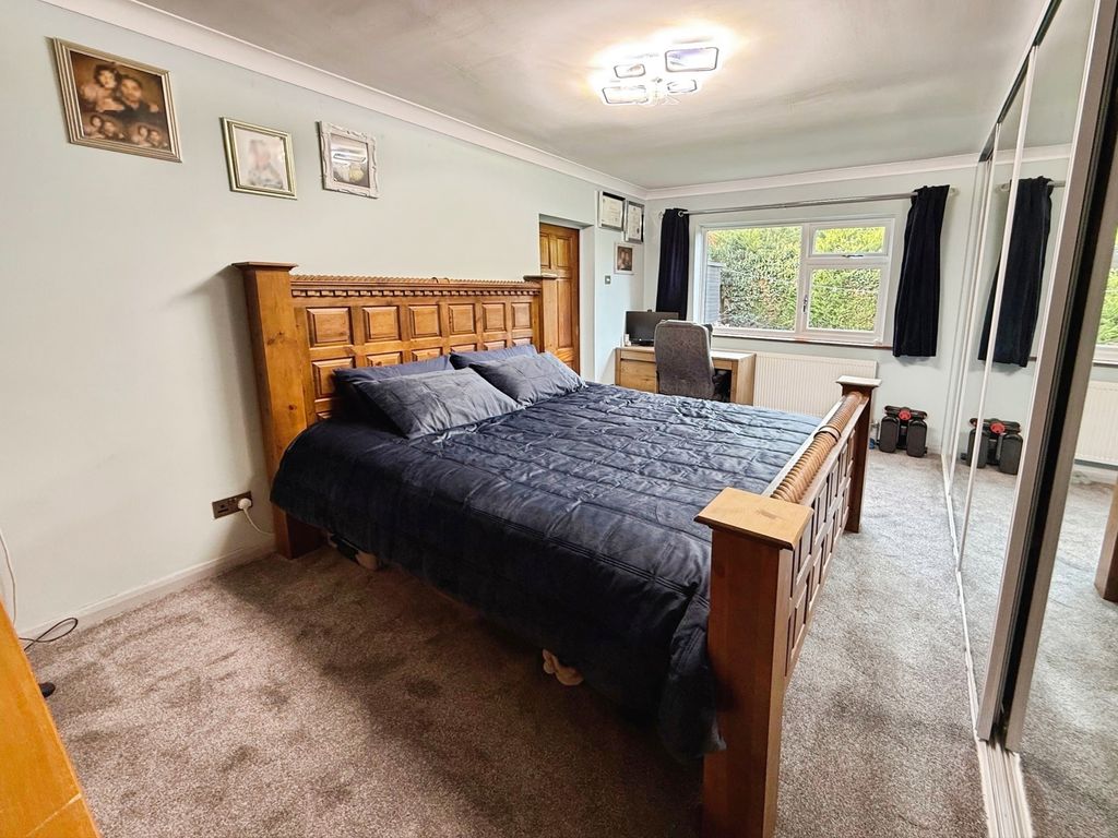 Property photo 2 of 21 Bedroom 1