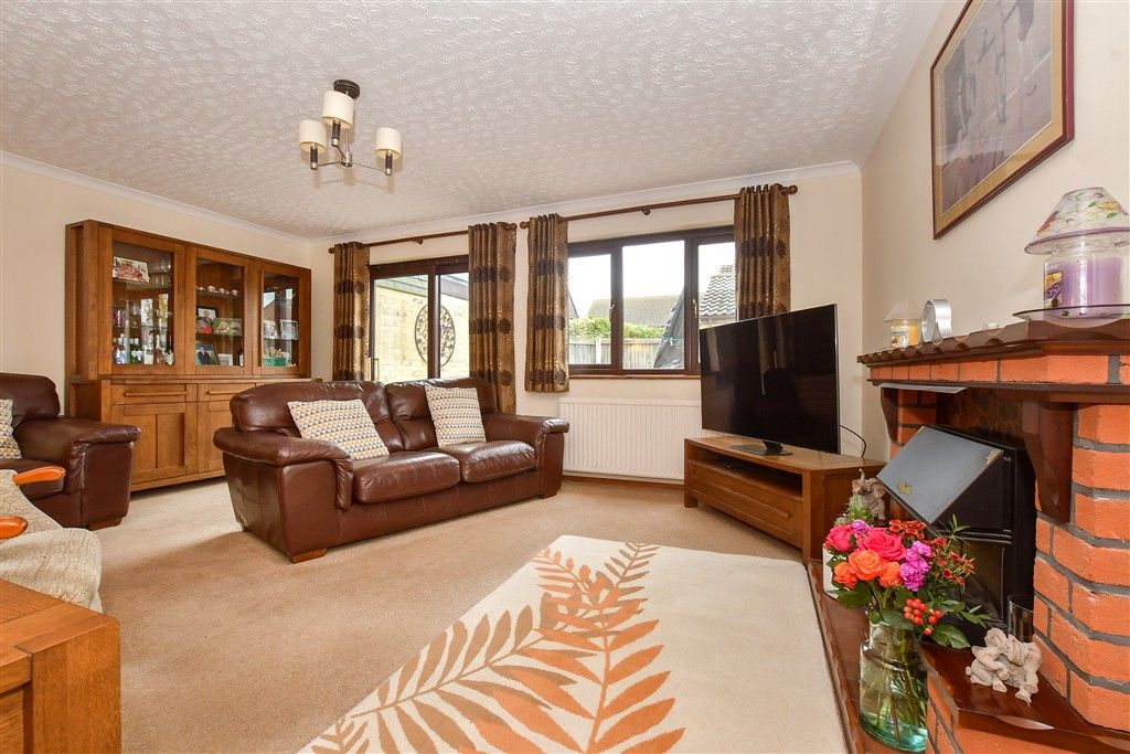 Property photo 3 of 14 Lounge