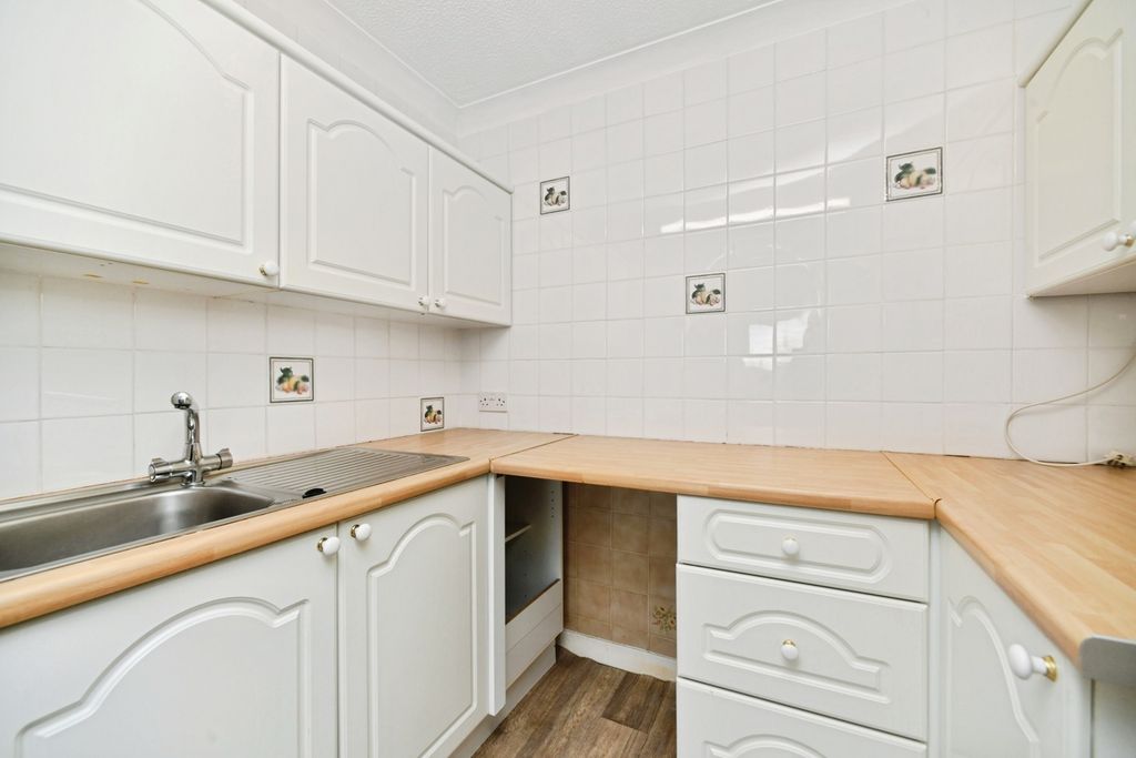 Property photo 3 of 20 Kitchen