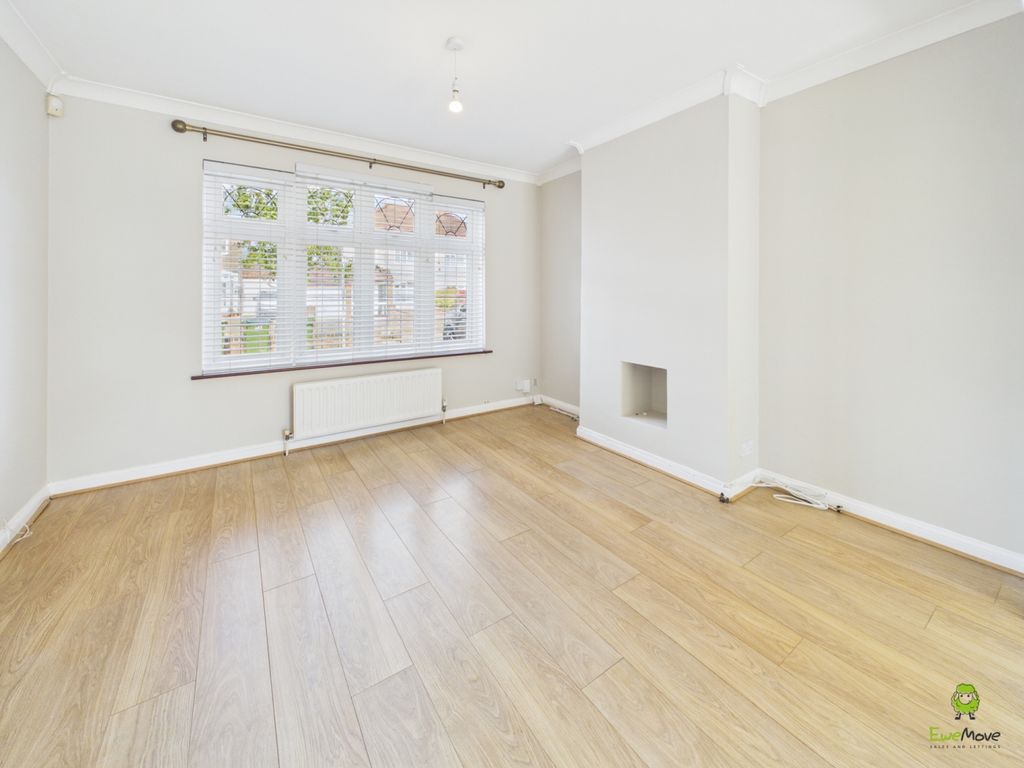 Property photo 3 of 19 Presented By Clinton At Ewemove Bexleyheath And Da