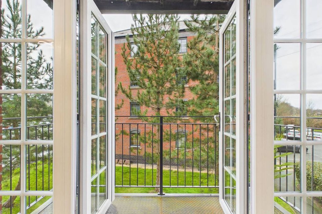 Property photo 3 of 14 Balcony