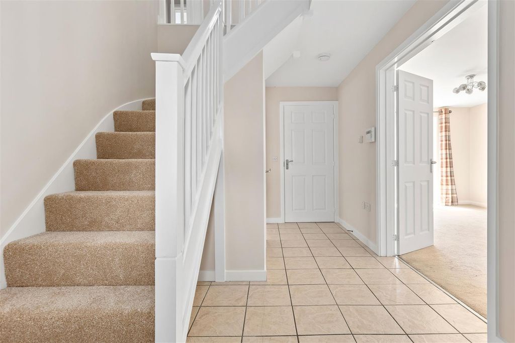 Property photo 2 of 22 Hallway