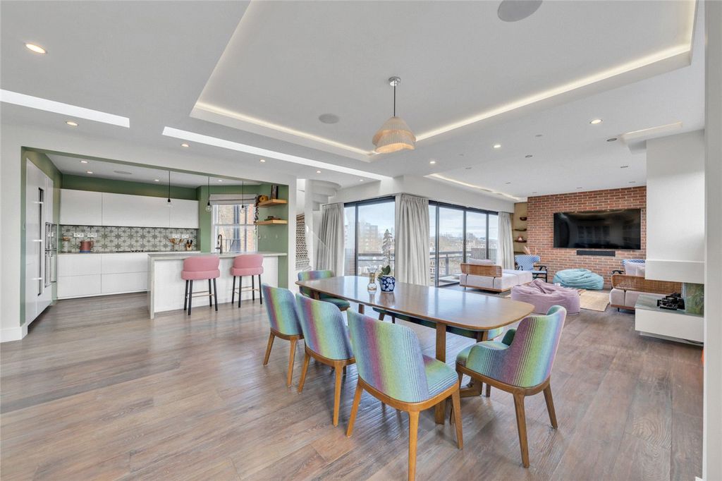 Property photo 2 of 25 Reception