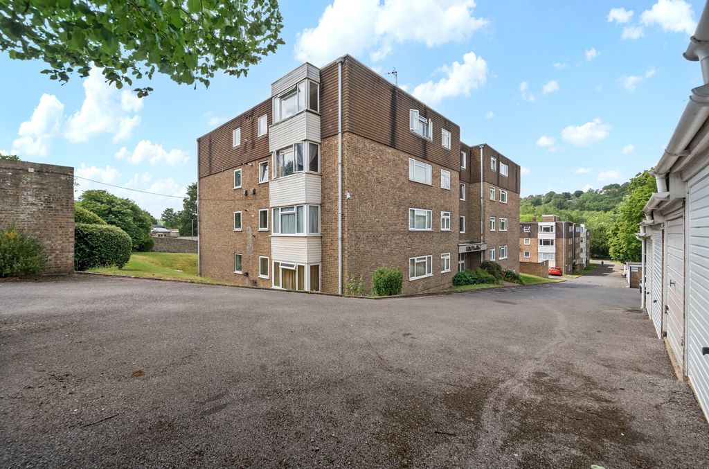 Property photo 1 of 11 1469174-17-6A215c...