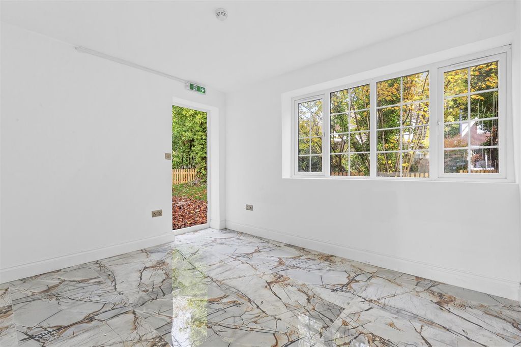 Property photo 2 of 10 Acme House, Wooburn Moor, Hp10 0Nh New-6.Jpg