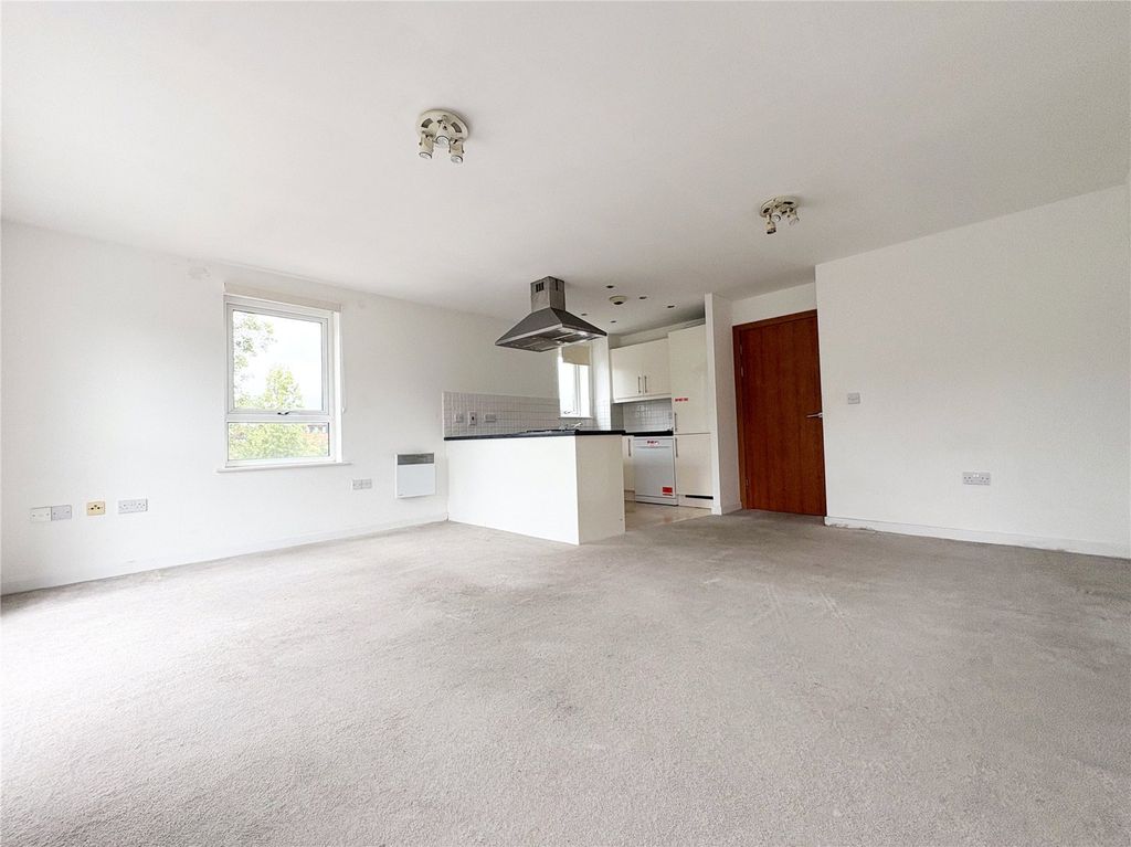 Property photo 2 of 9 Picture No. 11