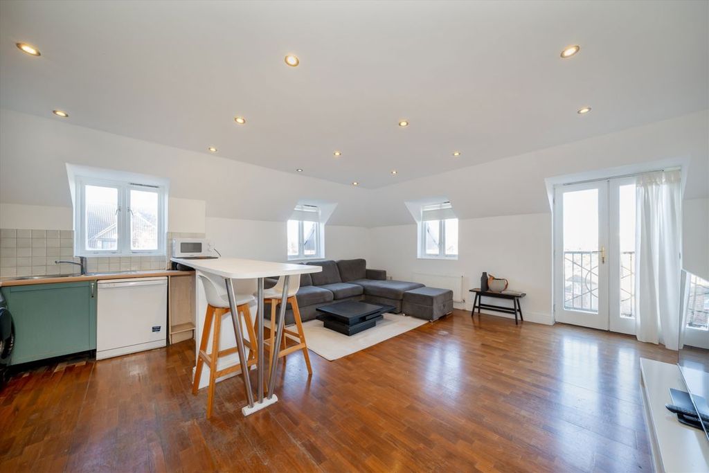 Property photo 2 of 7