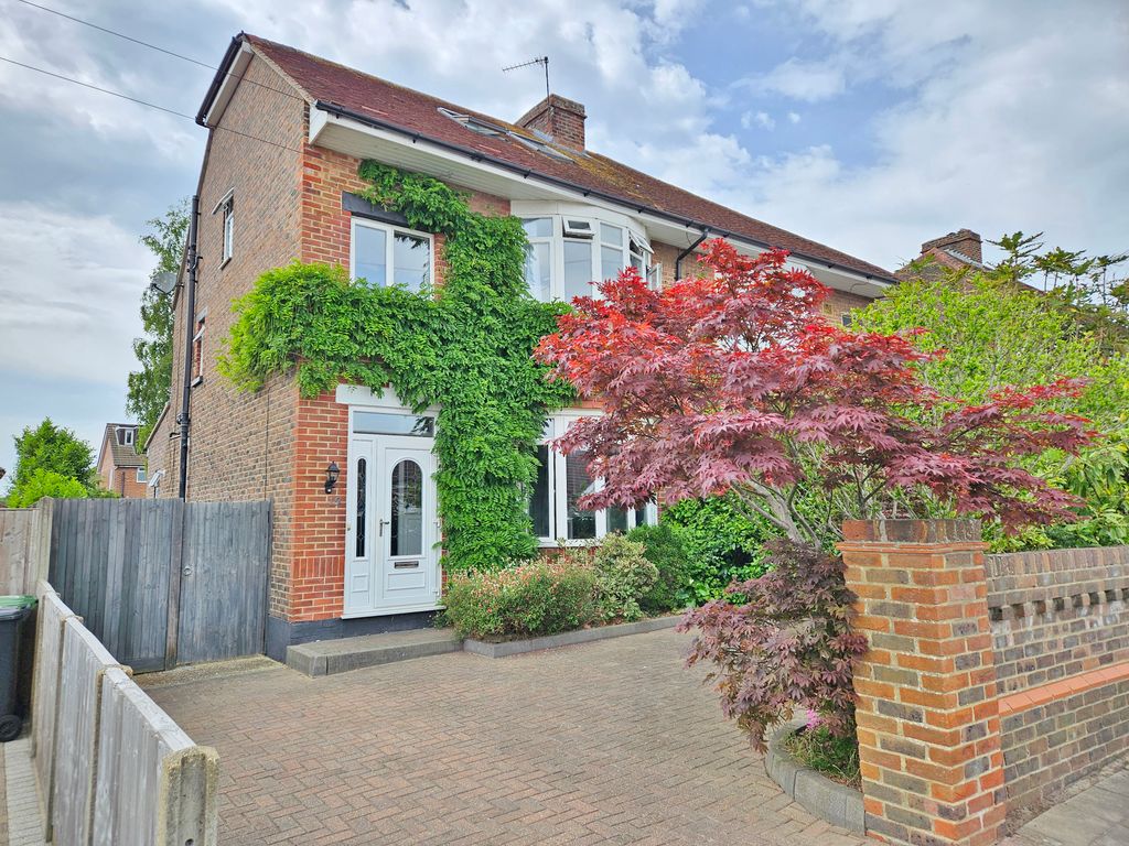 Property photo 1 of 32