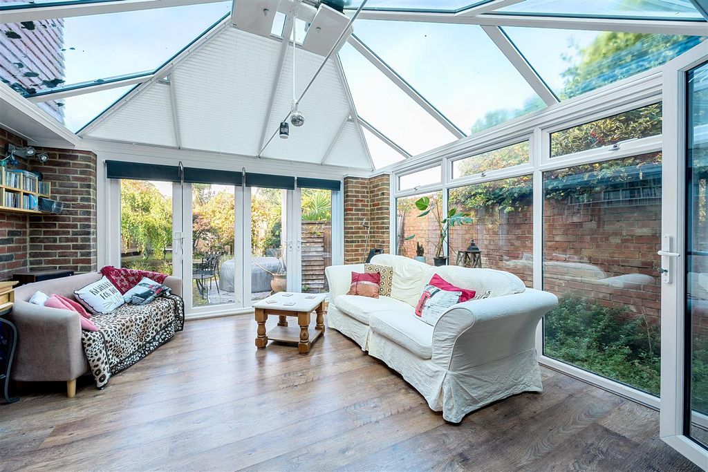 Property photo 3 of 22 1365403-12-68Edfe2185A31.Jpg