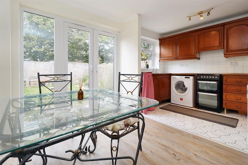 Property photo 3 of 11