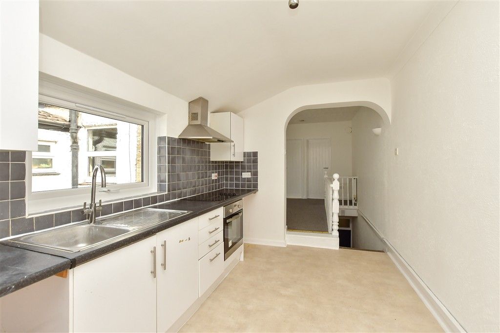 Property photo 2 of 7 Kitchen