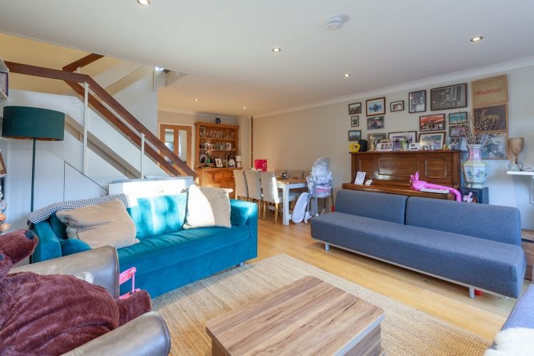 Property photo 3 of 9 211498
