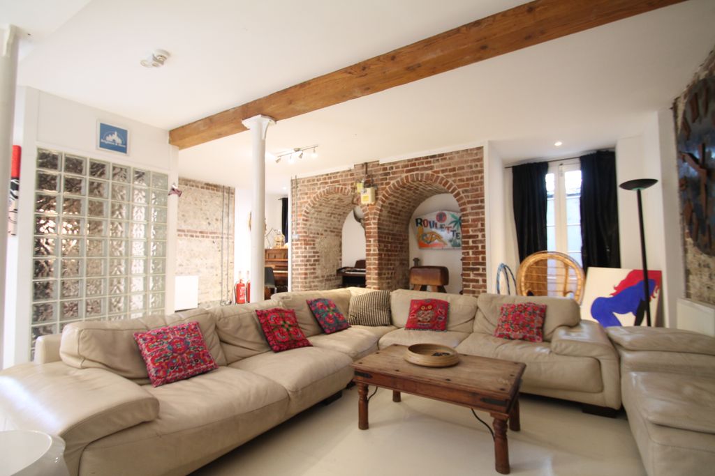 Property photo 1 of 8