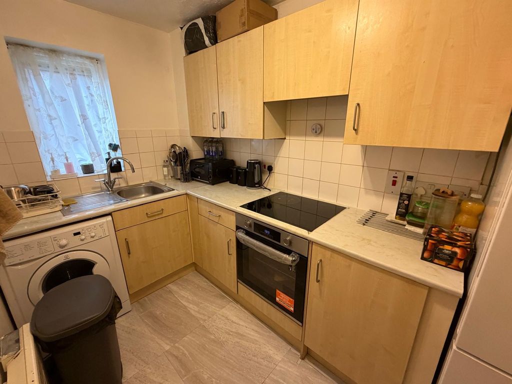 Property photo 3 of 7 Kitchen