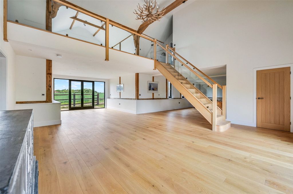 Property photo 3 of 15 Hall