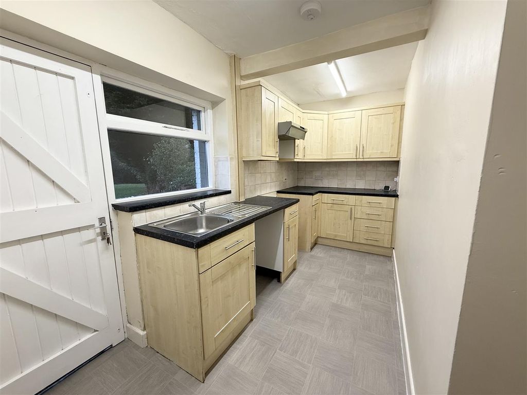 Property photo 2 of 11 Kitchen