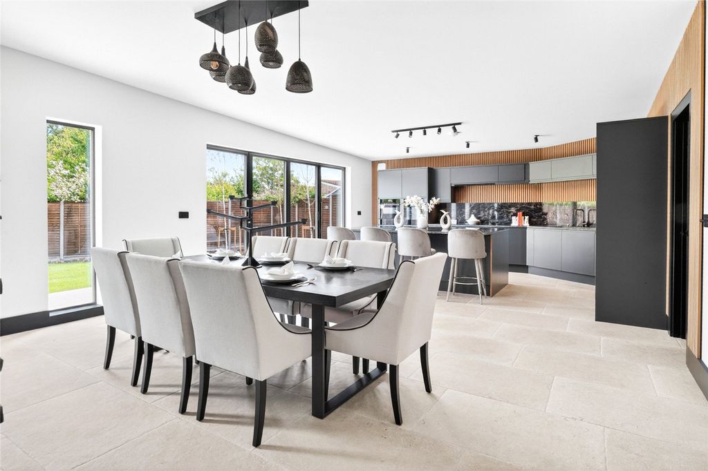 Property photo 2 of 25 Dining/Kitchen