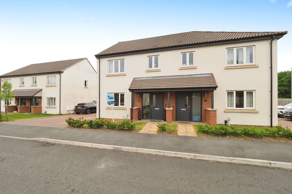 Property photo 2 of 20 Front