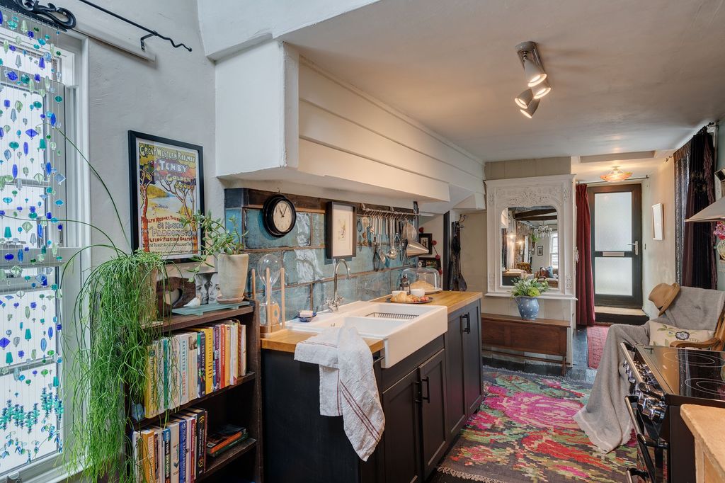 Property photo 1 of 13 11 Browns Hill, Dartmouth, Kitchen Area