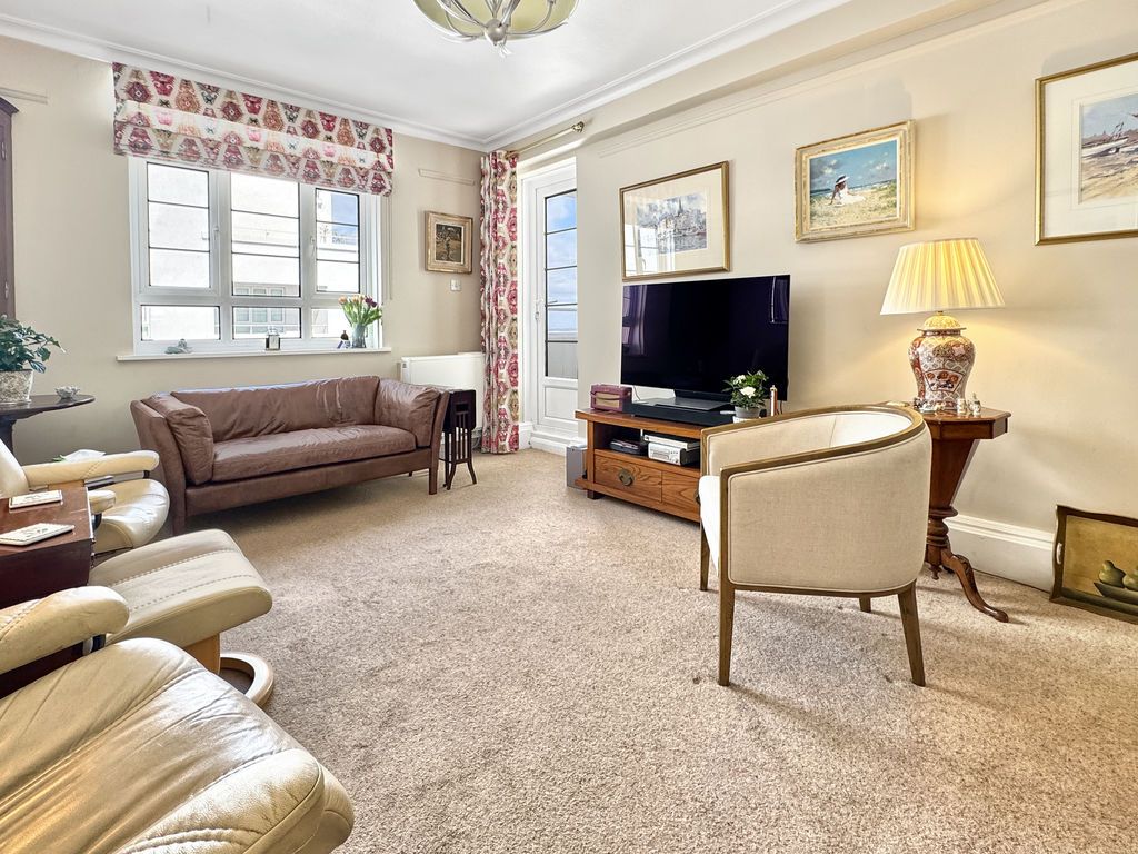 Property photo 3 of 17 Photo 8