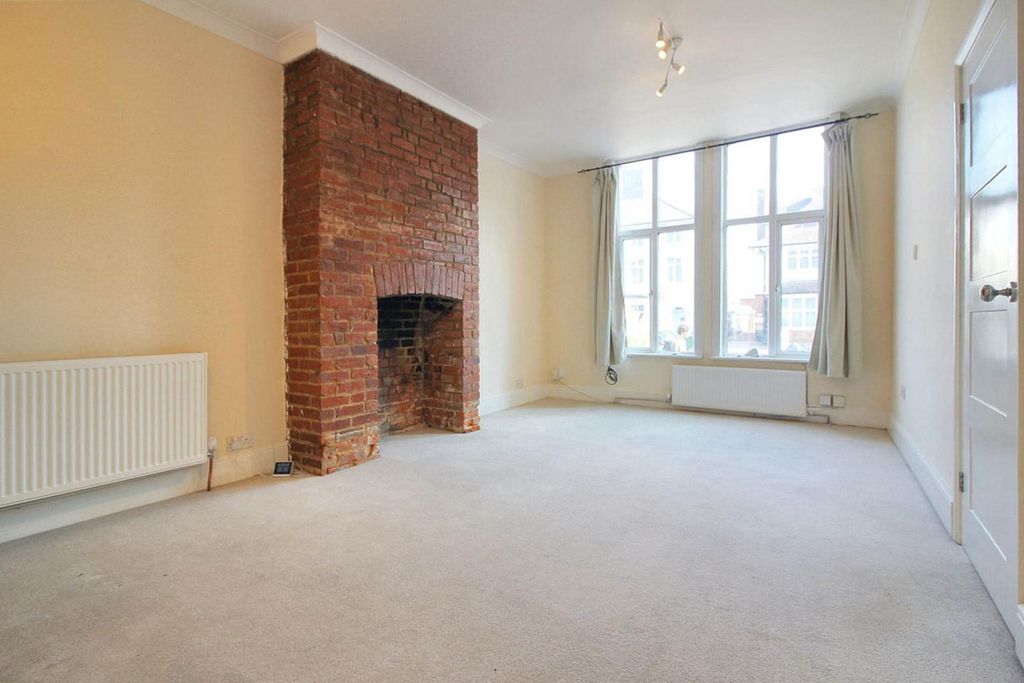 Property photo 2 of 8