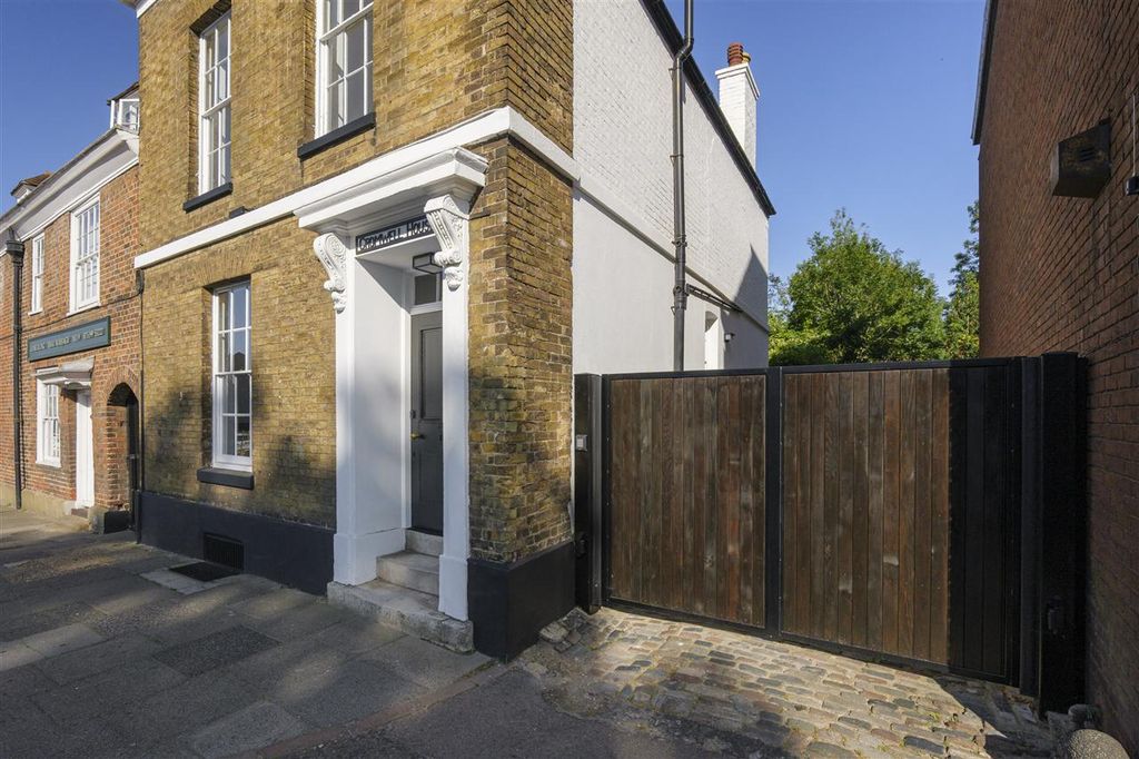 Property photo 2 of 33