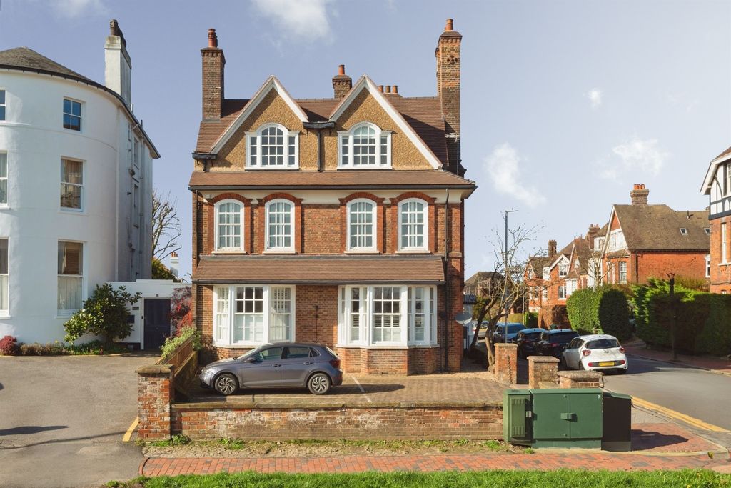 Property photo 1 of 20