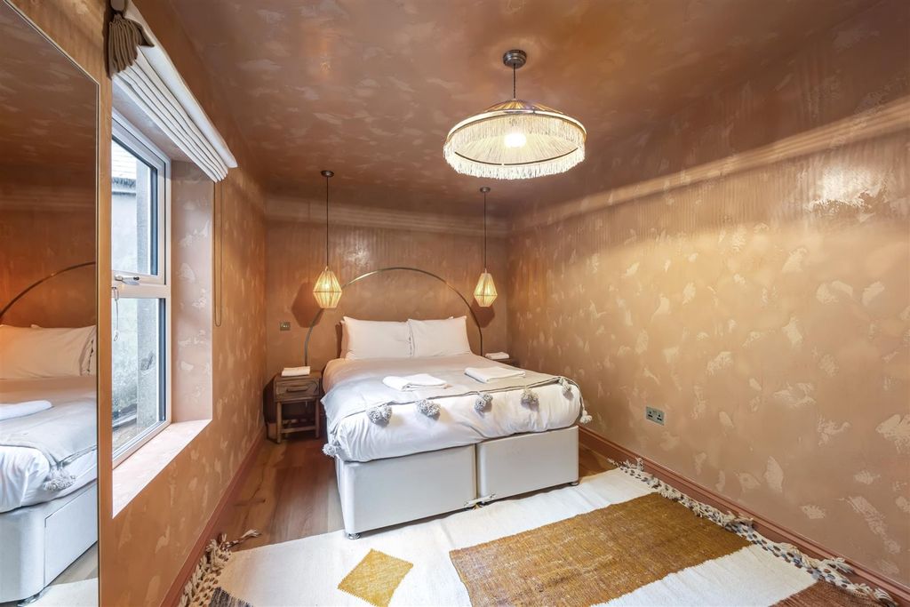 Property photo 3 of 25 First Floor Flat-001.Jpg