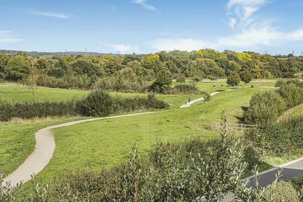 Property photo 3 of 25