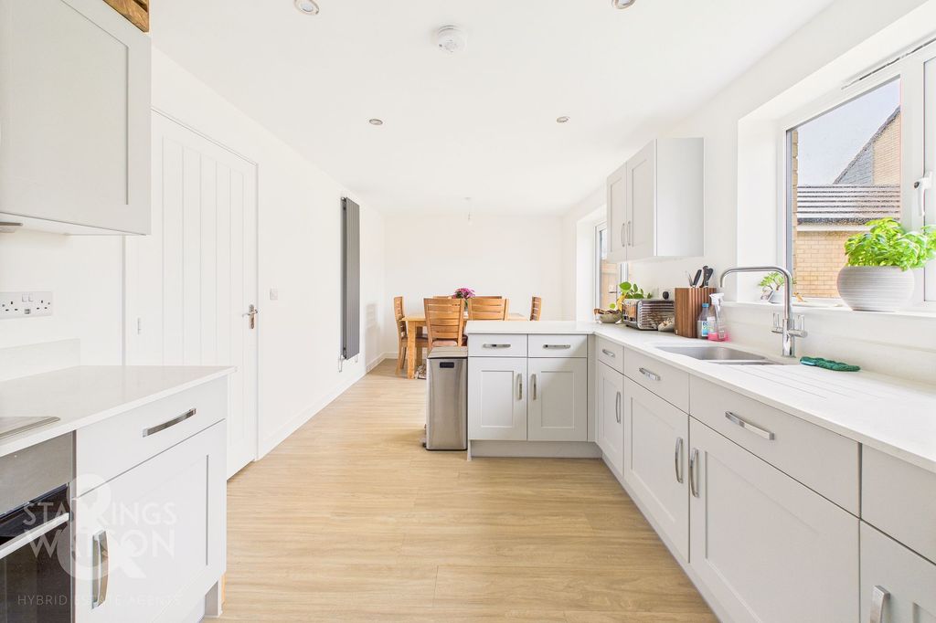 Property photo 2 of 27