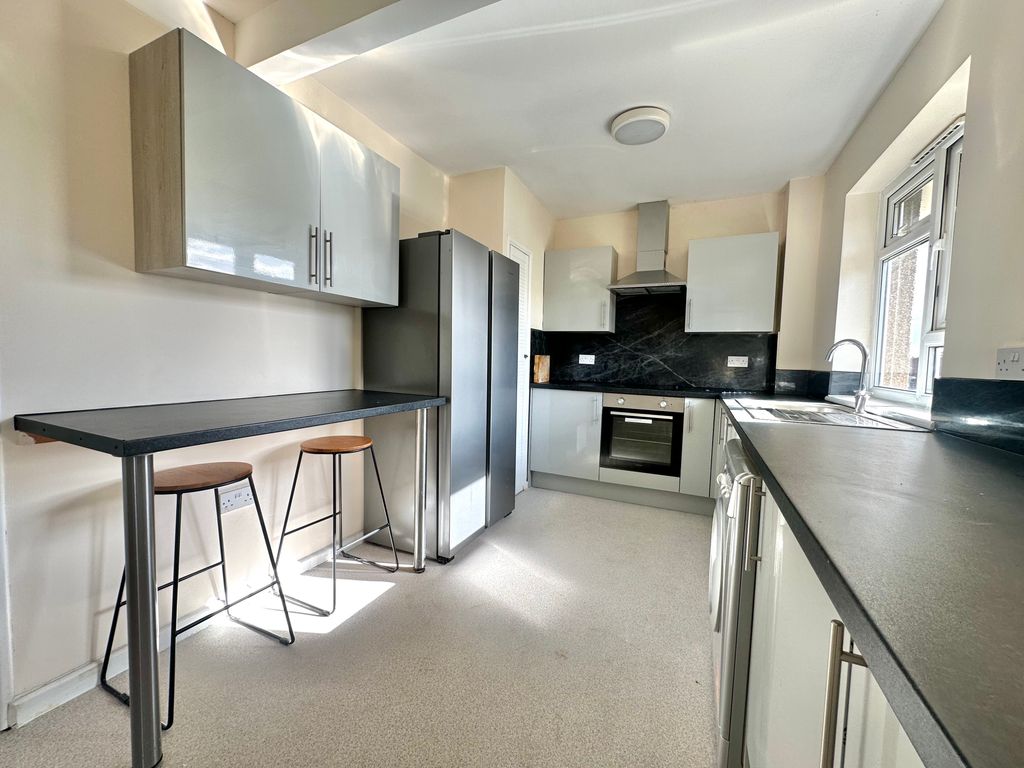 Property photo 3 of 12 Img_6987