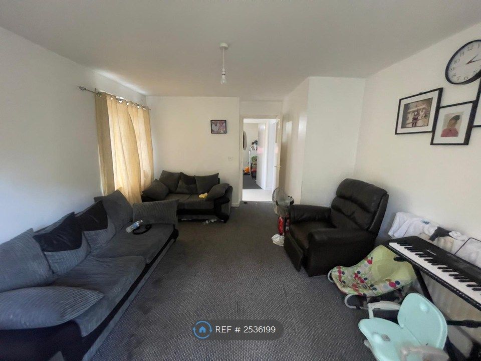 Property photo 1 of 10 Living Room