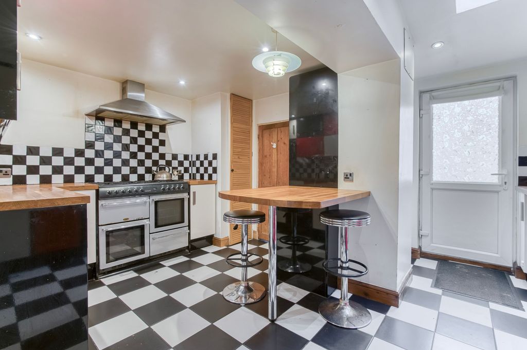 Property photo 2 of 16