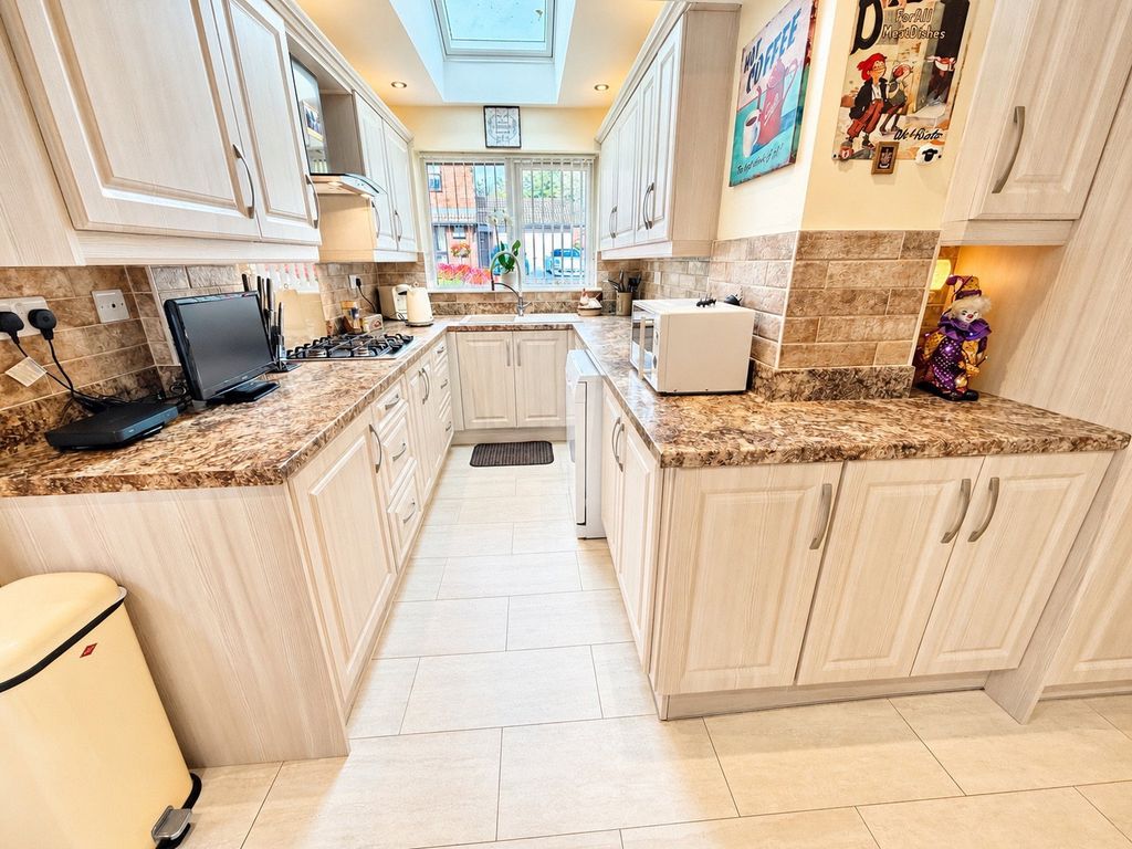 Property photo 3 of 28