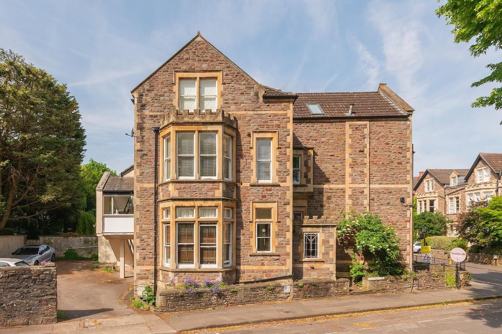 Property photo 2 of 19 0L3Ccn - External C.Jpg