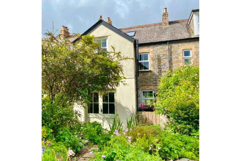 Property photo 2 of 17
