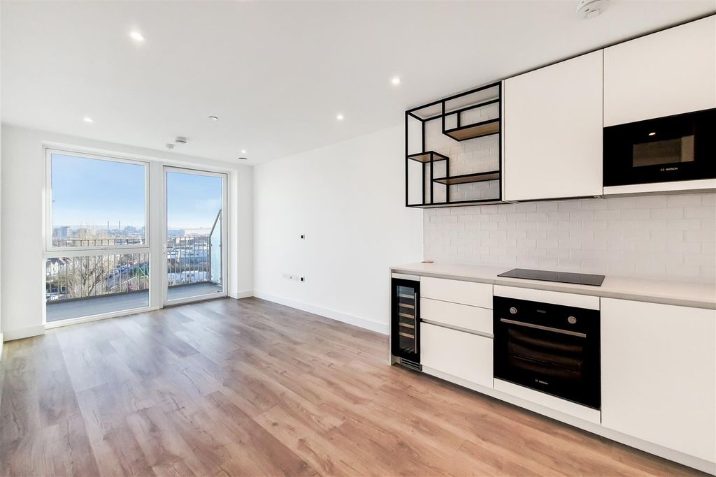 Property photo 2 of 9 2_Kitchen Reception-2.Jpg