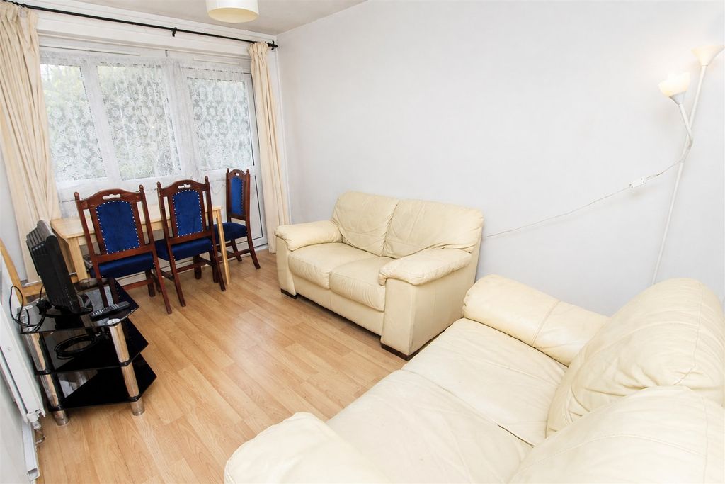 Property photo 1 of 6 Approach
