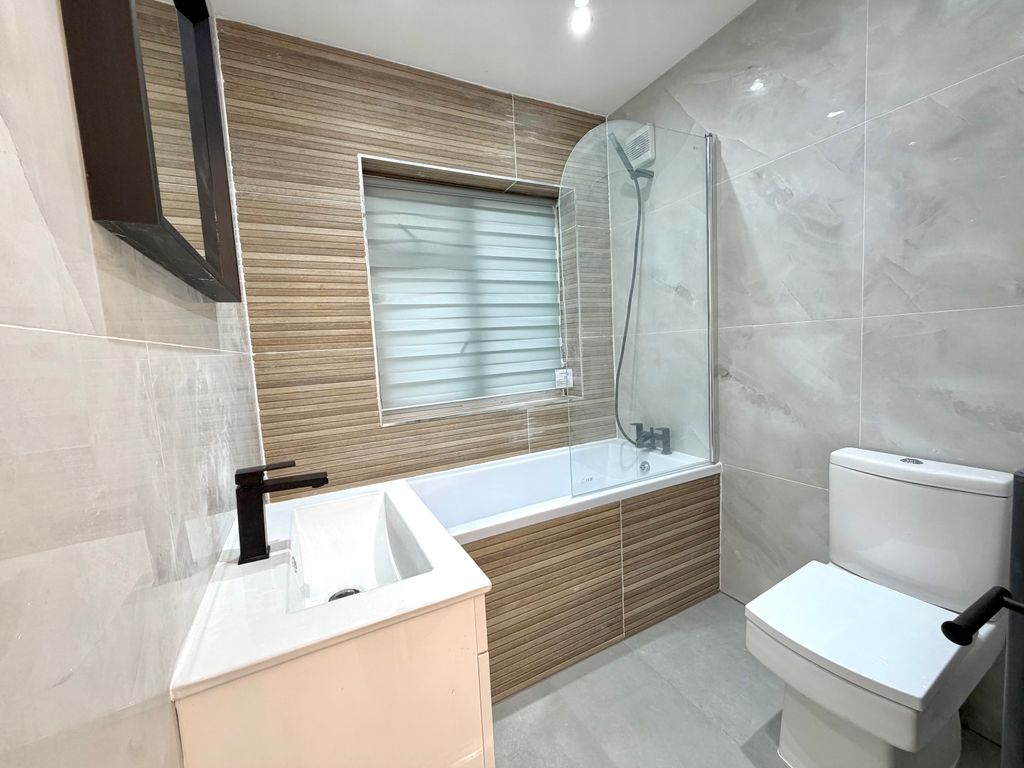 Property photo 3 of 32