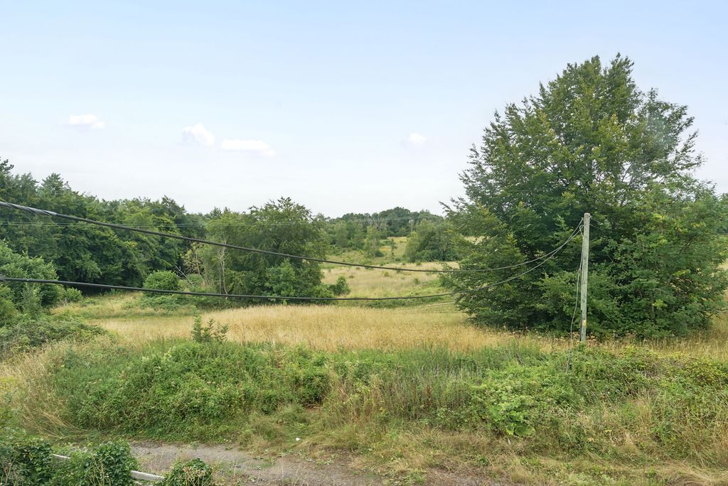 Property photo 2 of 20 1330015-17-68825d...