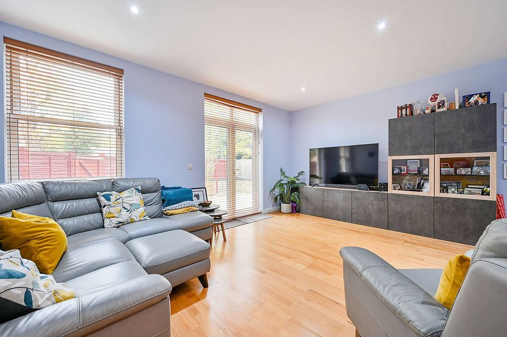 Property photo 2 of 11